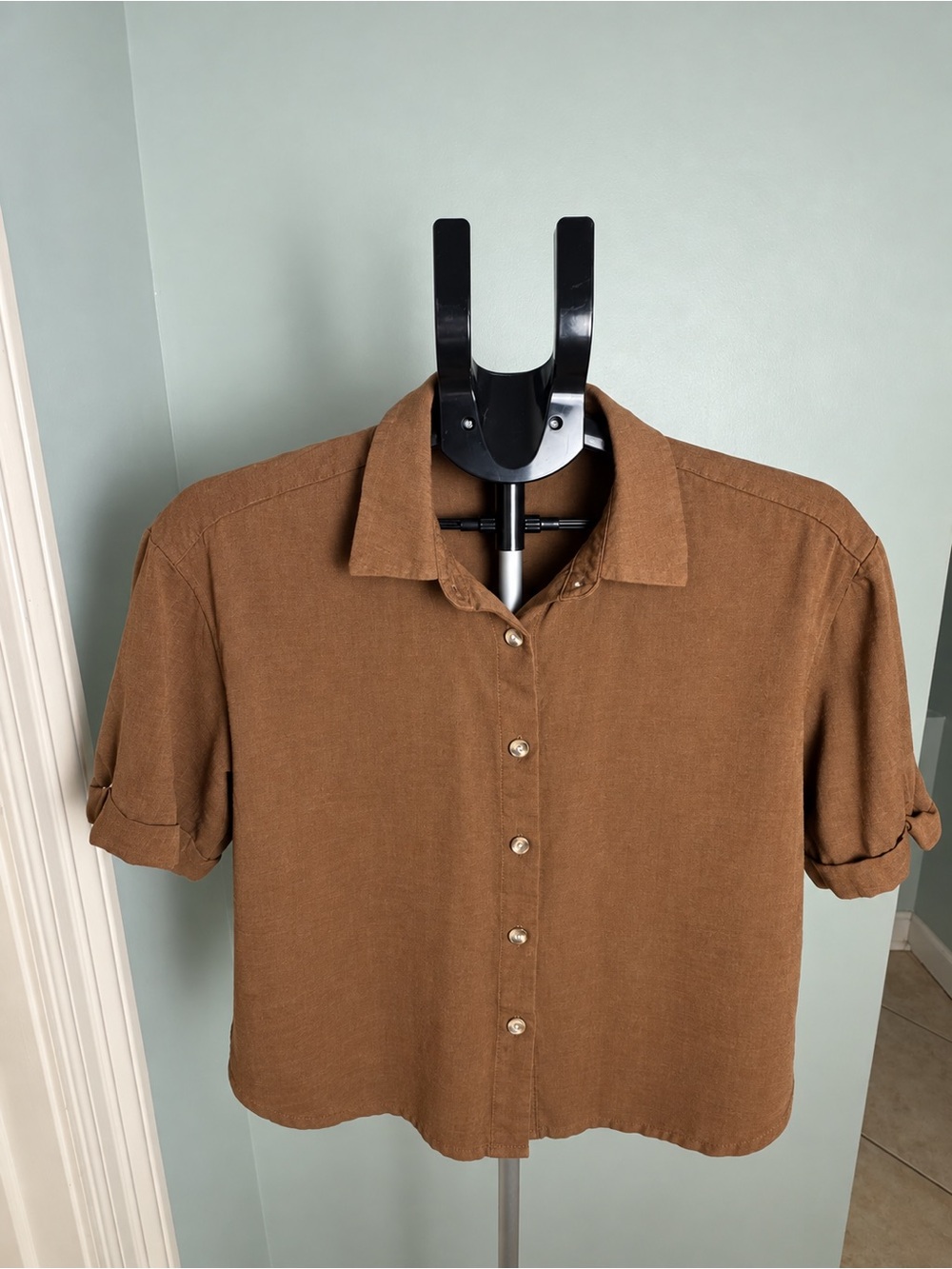 ROSE + OLIVE Brown Button-Up Cropped Blouse
